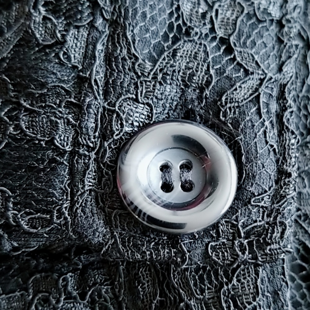 BLACK LACE SHORTS - Picture 2 of 4